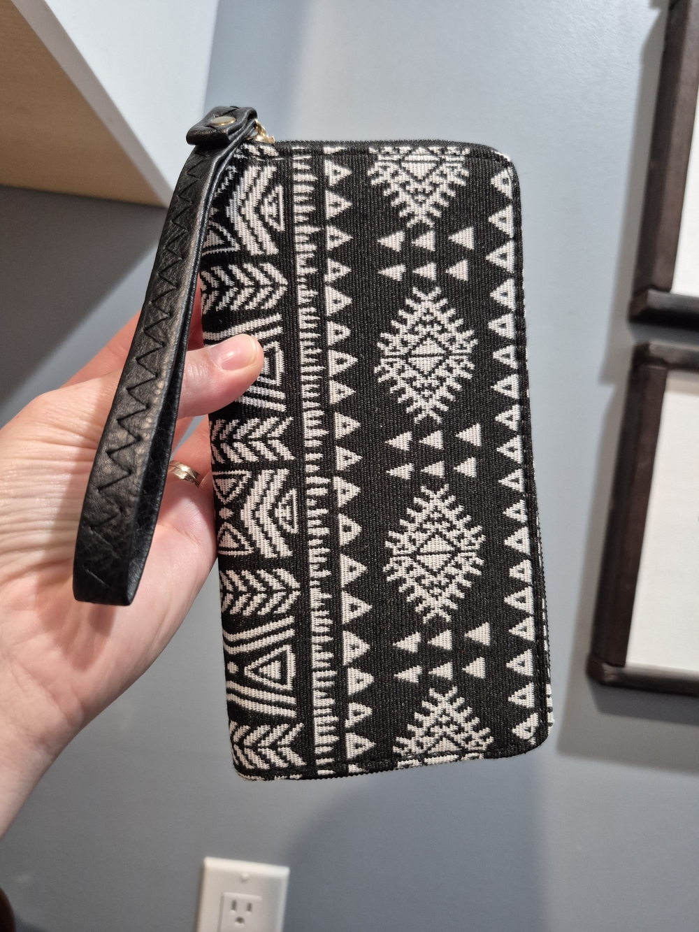 Boho Black & White Aztec Zip Wristlet